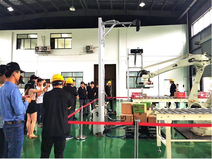 物流行業(yè)迎來硬核新技術(shù)，機器人混拆混碼方案亮相昆山